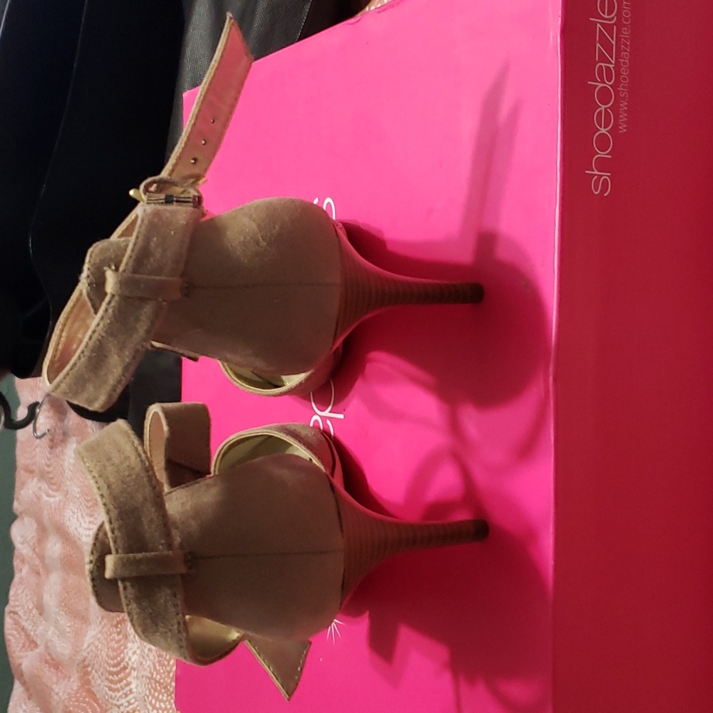 Heels - Picture 3 of 3